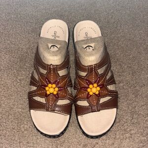 Clark’s Women’s Leather Sandals Size 6.5M NIB